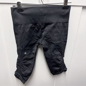 Lululemon in the flow scrunch crop leggings charcoal grey size 6